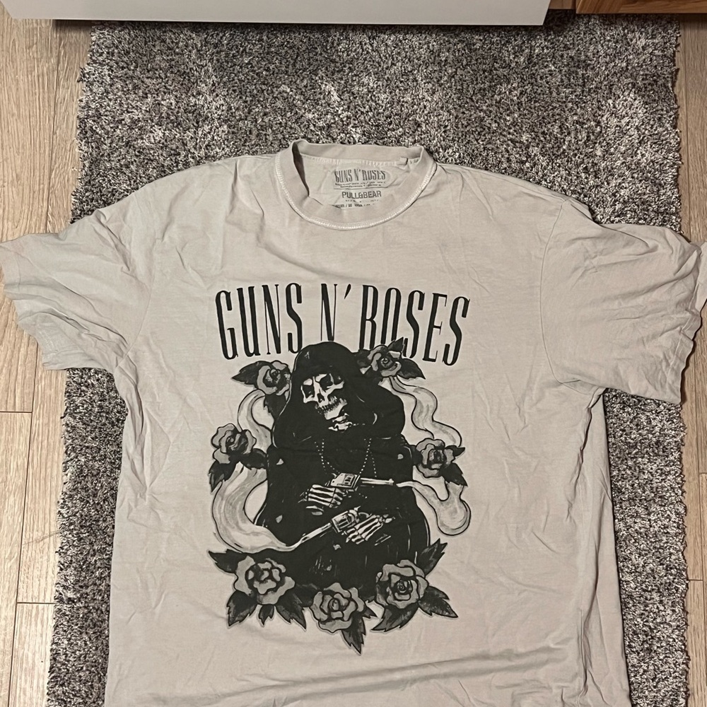 Beige Guns n' Roses shirt